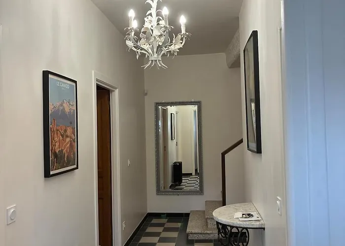 Spacious House In The Center Of * 基扬